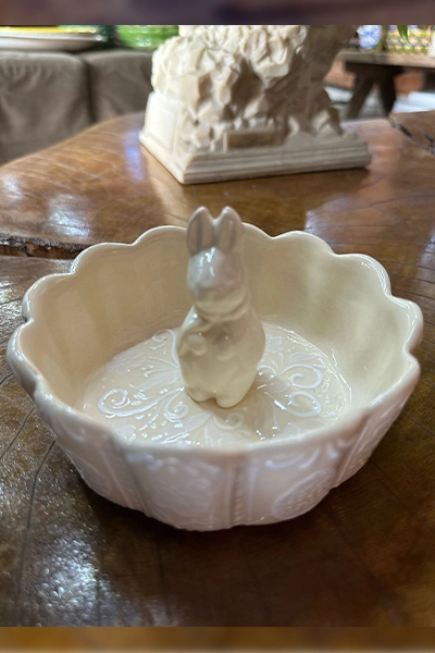 ORGANIZADOR DE MESA COM APLIQUE DE COELHO